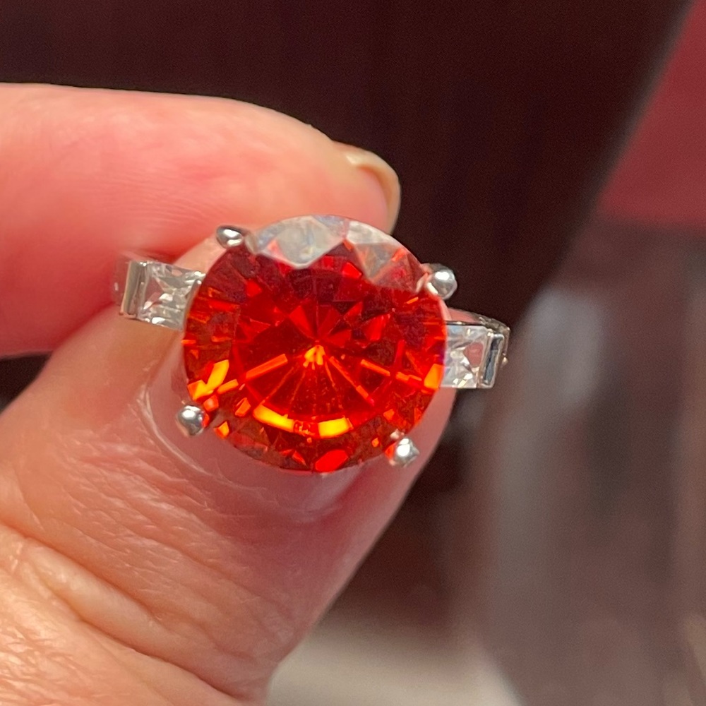 Large round Gem set in Silver rhodium Plated.